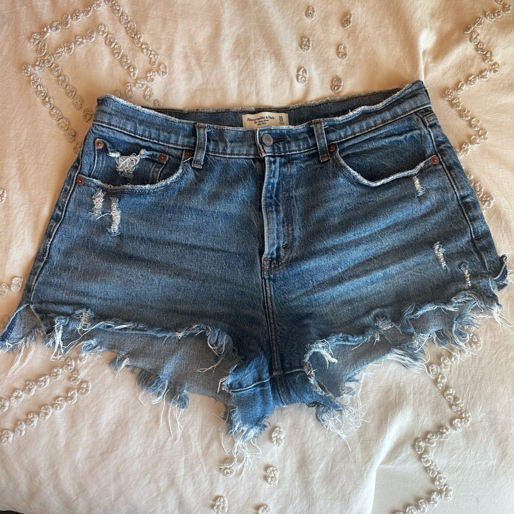 Abercrombie Curve Love Mom Shorts Mid Rise